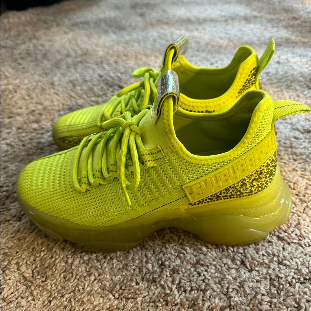 Steve Madden maxima sneakers size 8.5m like new only used once